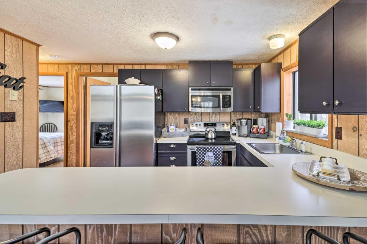 Holiday home Cozy Pocono Woodside Nest With Fire Pit! Pocono Lake