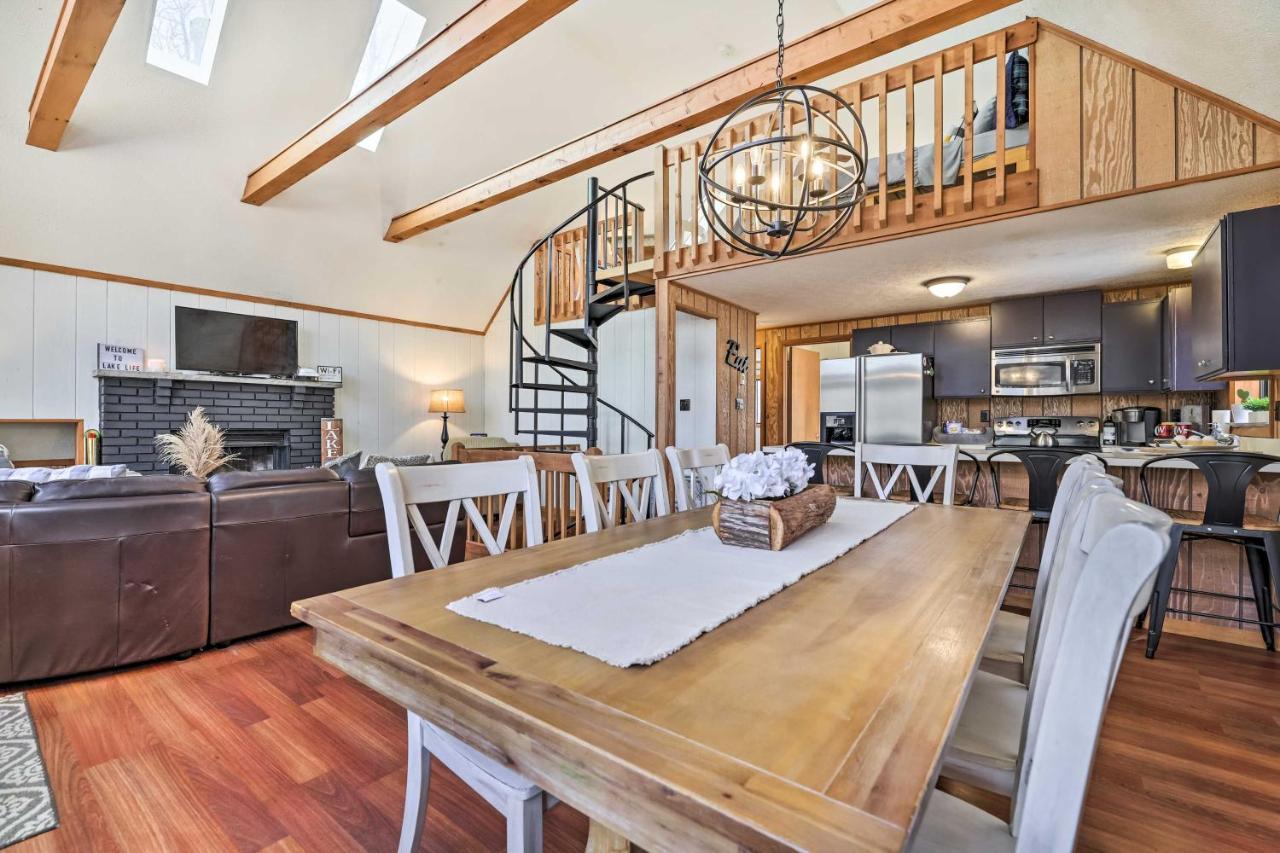 Cozy Pocono Woodside Nest With Fire Pit! Holiday home Pocono Lake