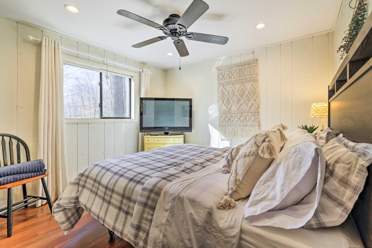 Cozy Pocono Woodside Nest With Fire Pit! * Pocono Lake