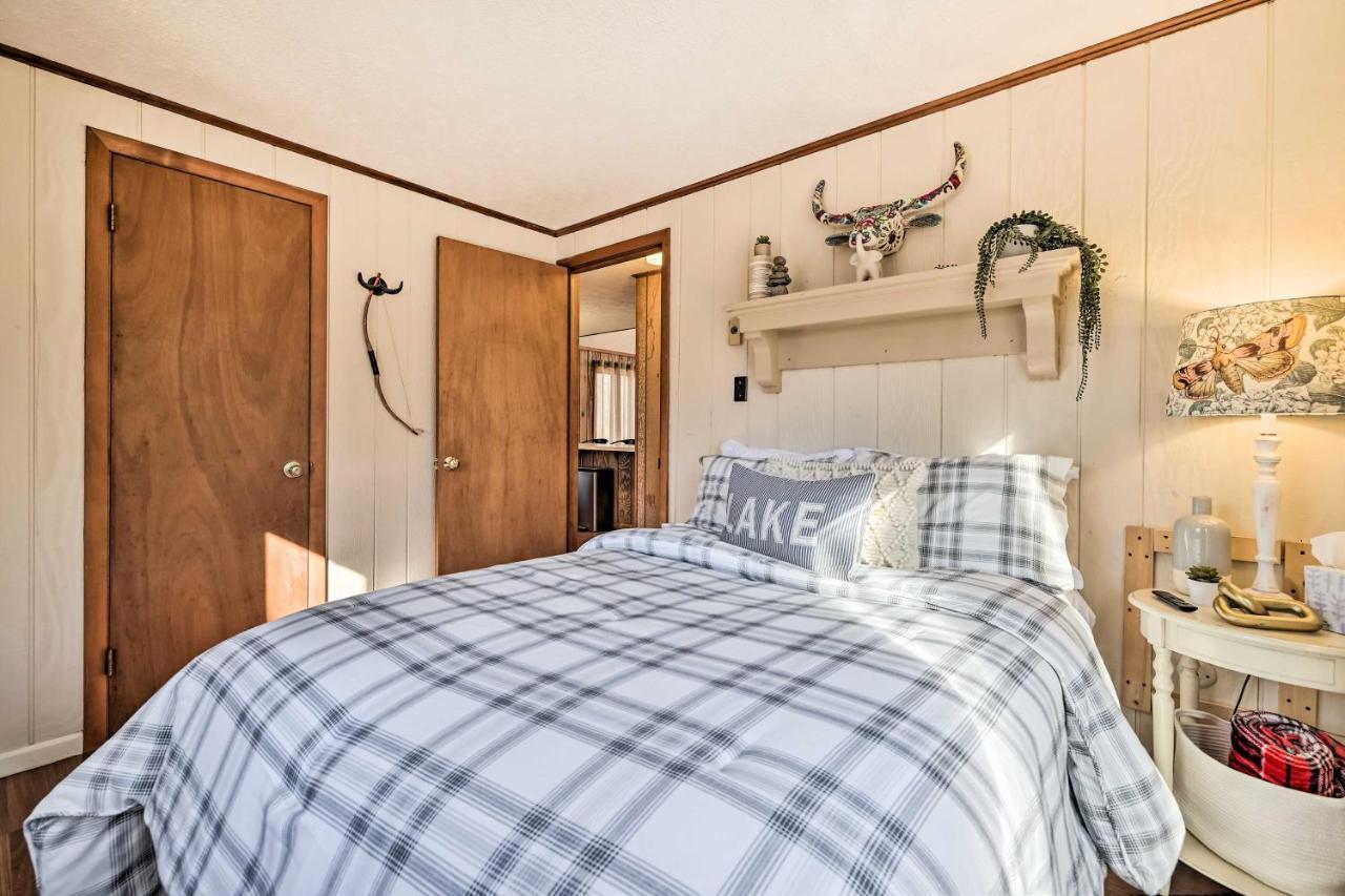 Cozy Pocono Woodside Nest With Fire Pit! Pocono Lake