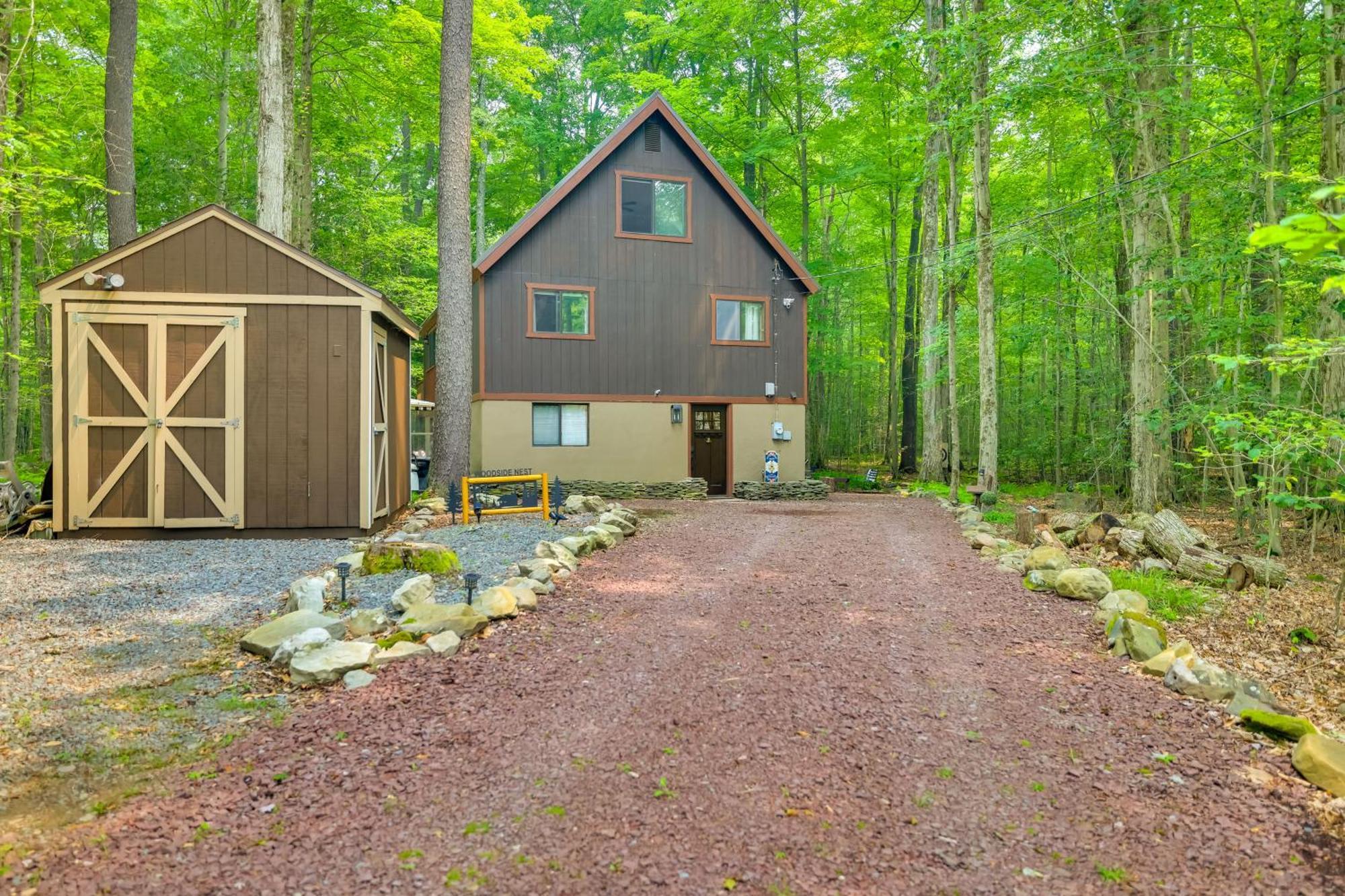 Cozy Pocono Woodside Nest With Fire Pit! Pocono Lake