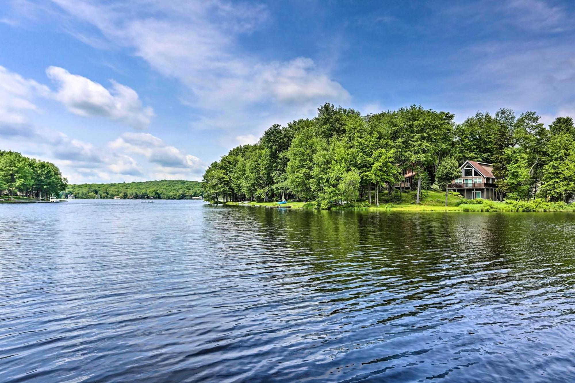 Cozy Pocono Woodside Nest With Fire Pit! Holiday home *