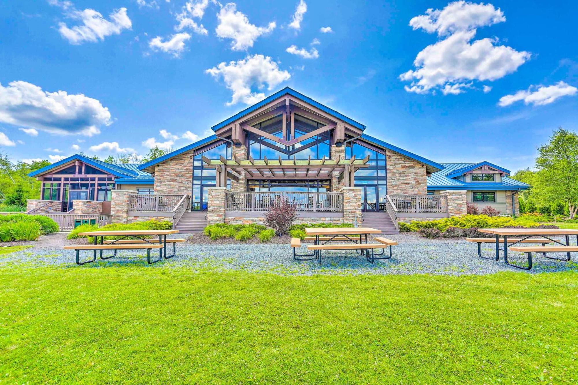 Cozy Pocono Woodside Nest With Fire Pit! * Pocono Lake